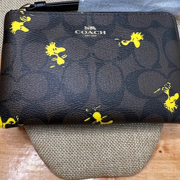 COACH LimitedEdition wristlet & BathBody set BASKET BUNDLE w/pompom & Woodstock! - Picture 9 of 12